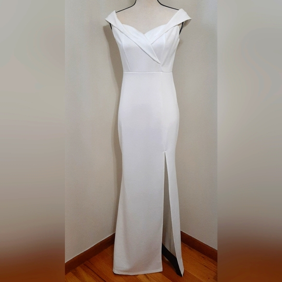 *FINAL SALE* NWT White Off-The-Shoulder Bridal Wedding Maxi Dress - Picture 3 of 8